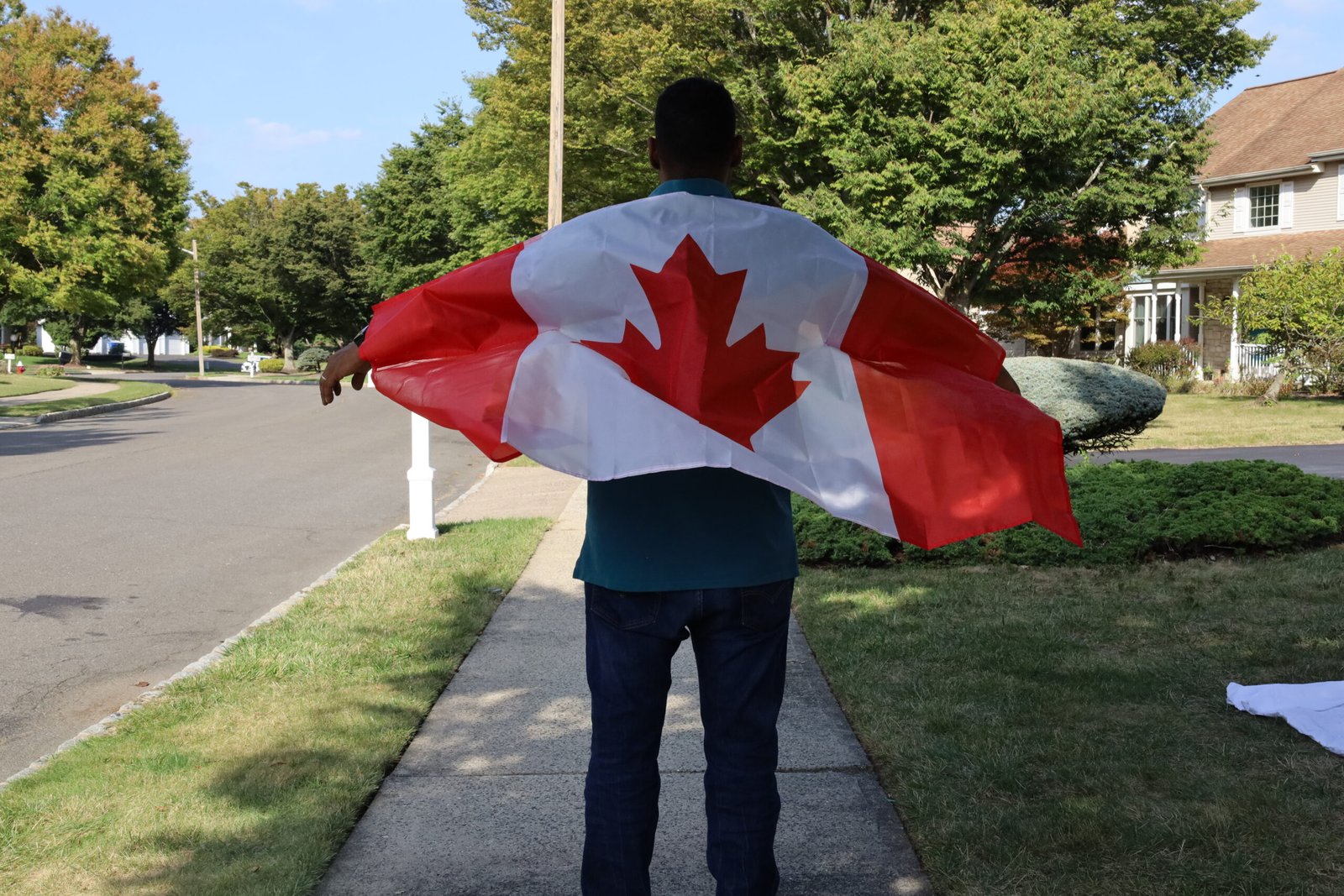 Canada National Flag Shoulder Body Cape, 3 x 5 Feet, Lightweight Polyester, Double Sided, with Arm Sleeves, Soccer Fans USA (Canada) - Image 4